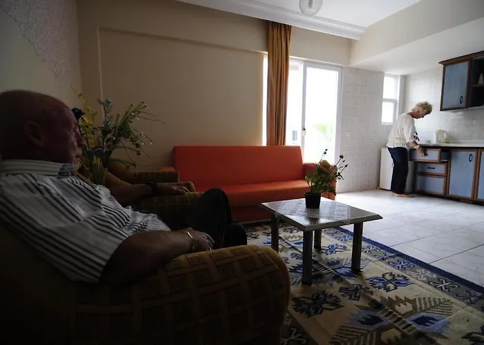 Le Moral אלאניה