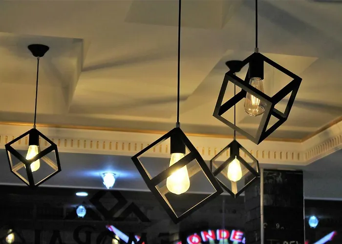 Le Moral 3* אלאניה